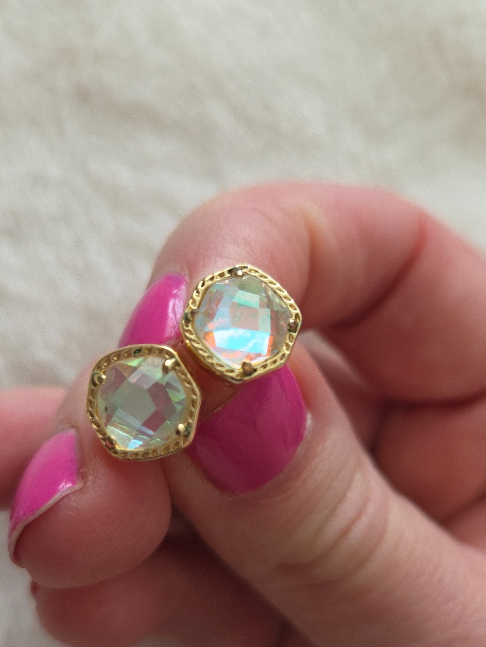 Kendra Scott Davis Gold Stud Earrings In Dichroic Glass - Picture 10 of 10